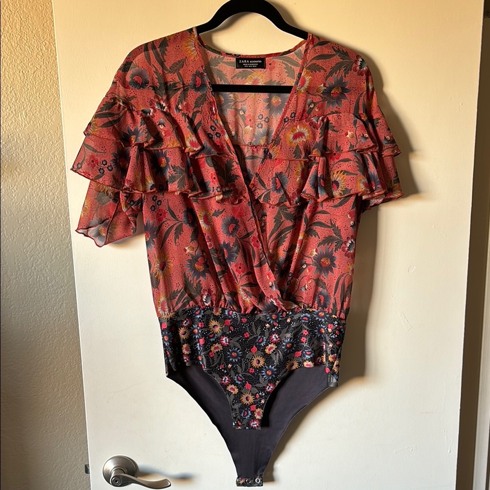 ✨Donating soon✨Floral Ruffle Bodysuit